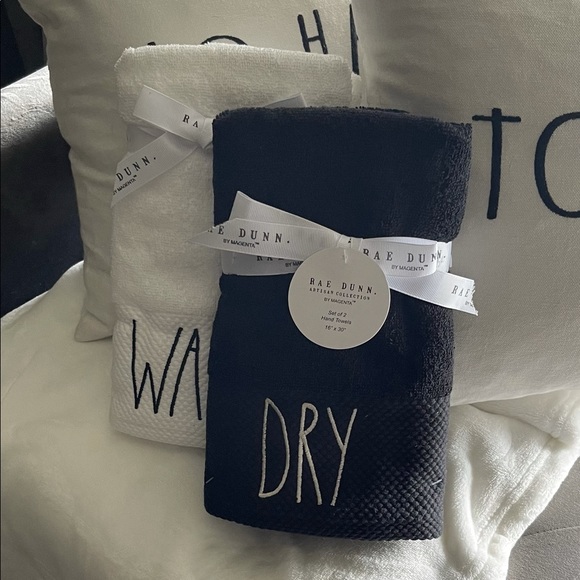 🫧🫧Rae Dunn Hand Towels (4)🫧🫧 - Picture 5 of 13